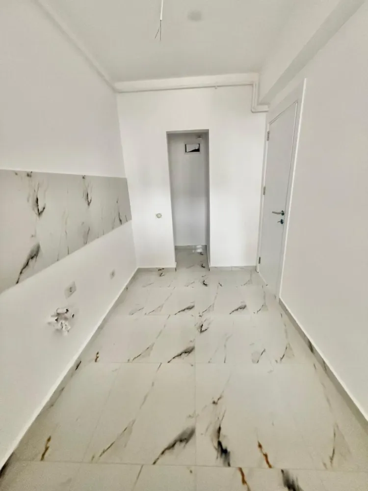 Garsoniera cartier Militari Residence- mutare imediata!! - TVA INCLUS !! Vă prezentăm o garsonieră deosebită, situată în cartierul Militari Residence, într-un bloc modern cu regim de înălțime P+6, poziționat strategic pentru a vă oferi confort și accesibilitate. Detalii proprietate: - Tip: Garsonieră - Etaj: 1 - Finalizata - mutare imediata !! - Locație: Militari Residence Avantaje: - Bloc nou, construit cu materiale de calitate, garantând un standard ridicat de confort. - Poziție excelentă, în imediata apropiere a mijloacelor de transport în comun, pentru o deplasare facilă către orice zonă a orașului. - Acces rapid la instituții educaționale (școli publice), centre comerciale, supermarketuri și mall-uri. - Zonă liniștită, ideală pentru locuit sau investiție. Acum este momentul să achiziționați locuința visurilor dumneavoastră! Contactați-ne pentru mai multe detalii și programarea unei vizionări. }}