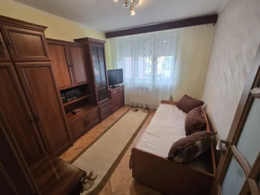 Apartament 3 camere,et.1,bloc izolat,70mp,lift nou,pivnită