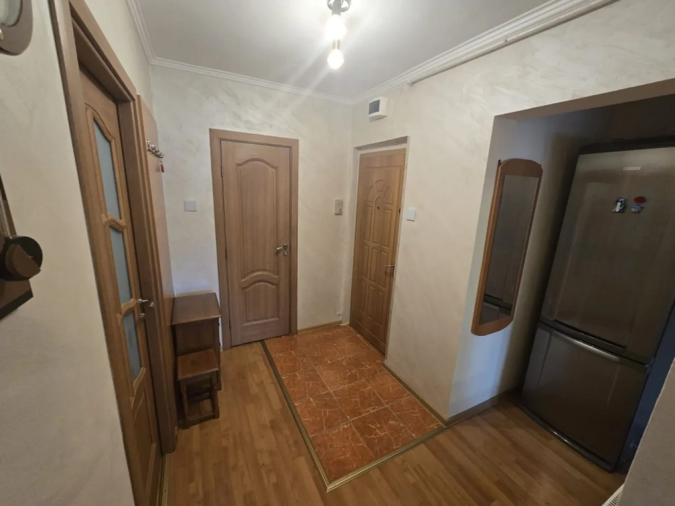 Apartament 3 camere,et.1,bloc izolat,70mp,lift nou,pivnită