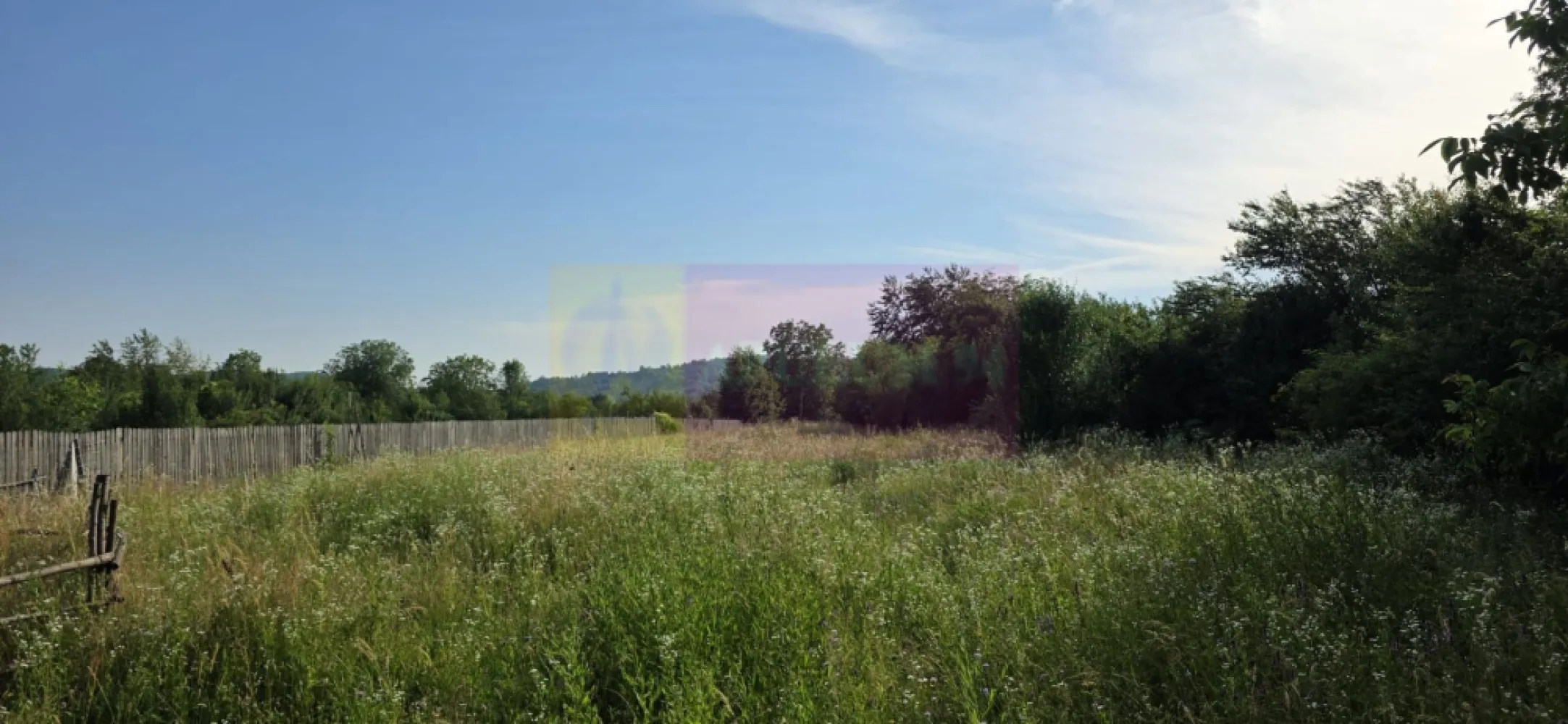 Teren 3026 de vanzare in Brebu - Teren intravilan de vânzare în Brebu, Prahova – 3.026 mp, toate utilitățile la proprietate

Agenția Imobiliară MERVANI vă propune spre vânzare un teren intravilan situat în comuna Brebu, una dintre cele mai apreciate zone rezidențiale și de vacanță din județul Prahova, renumită pentru liniște, aer curat și peisajele sale deosebite. Localitatea se află la doar câțiva kilometri de Câmpina și este înconjurată de dealuri și păduri, oferind un cadru natural ideal pentru locuire sau relaxare.

Terenul are o suprafață generoasă de 3.026 mp și o deschidere de 28 metri la drum asfaltat, fiind amplasat într-o zonă verde, retrasă și liniștită, predominată de case de vacanță și locuințe individuale.

Un avantaj important al proprietății îl reprezintă existența tuturor utilităților la limita terenului:

 apă;
 gaz natural;
 energie electrică;
 CATV;
 internet.

Datorită poziționării sale, terenul este ideal pentru construirea unei locuințe permanente, a unei case de vacanță sau pentru o investiție într-o zonă aflată în continuă dezvoltare.

Dacă vă doriți un loc unde natura, liniștea și accesul facil se îmbină perfect, această proprietate reprezintă o alegere excelentă.

Pentru informații suplimentare și programarea unei vizionări, contactați Agenția Imobiliară MERVANI la telefon 0729 935 536.