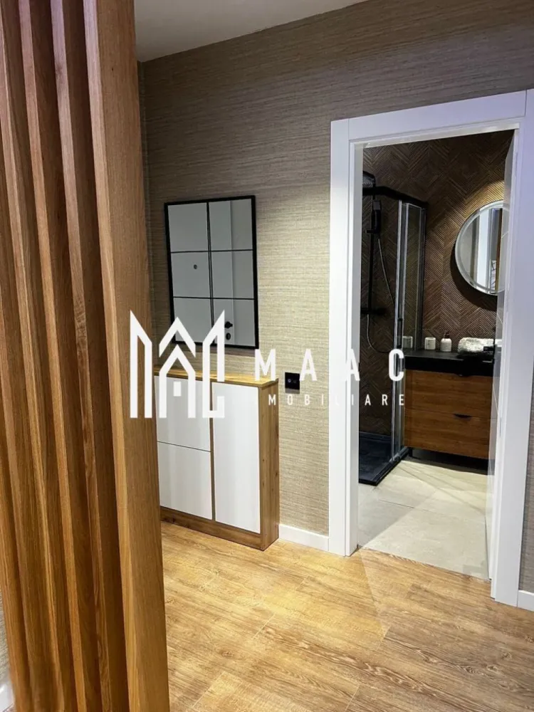 Apartament nou 40 mp I Grădină 18 mp | Mobilat și utilat | Garaj Subteran - MAAC Imobiliare vă propune spre vânzare un apartament nou, complet mobilat și utilat, situat într-un imobil modern construit în anul 2022, prevăzut cu lift și acces direct către garajul subteran.

Proprietatea este ideală pentru cei care își doresc confort, finisaje premium și o locuință pregătită pentru mutare imediată. Apartamentul se predă exact ca în fotografii, cu mobilier și electrocasnice noi.

Caracteristici:
Suprafață utilă: 40 mp
Grădină proprie: 18 mp
Locul de parcare nu e inclus
Garaj subteran cu acces direct prin lift
Situat la parter
Imobil cu regim de înălțime P+3E+Penthouse
An construcție: 2022

Dotări și finisaje:
Mobilier premium, complet nou
Electrocasnice noi, cu factură și garanție
Bucătărie modernă cu blat ceramic Porcelanosa
Încălzire în pardoseală
Centrală termică proprie
Sistem smart home
Sistem automat de irigare pentru grădină

Unul dintre principalele avantaje ale proprietății este grădina privată de 18 mp, un spațiu ideal pentru relaxare, petrecerea timpului liber sau amenajarea unei zone verzi personale.

De asemenea, accesul direct cu liftul până la garajul subteran oferă un nivel ridicat de confort și funcționalitate, un beneficiu rar întâlnit în această categorie de apartamente.

Datorită dotărilor moderne, finisajelor premium și anului recent de construcție, proprietatea reprezintă o alegere excelentă atât pentru locuire, cât și pentru investiție.

Pentru mai multe detalii sau pentru programarea unei vizionări, vă rugăm să contactați echipa MAAC Imobiliare și să menționați ID: CP2772764.