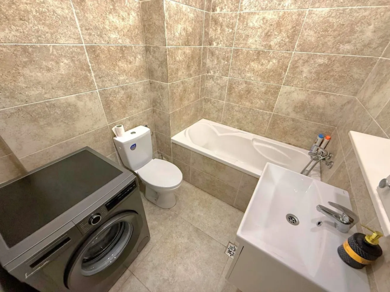 Garsonieră modernă Militari Residence comision 50%