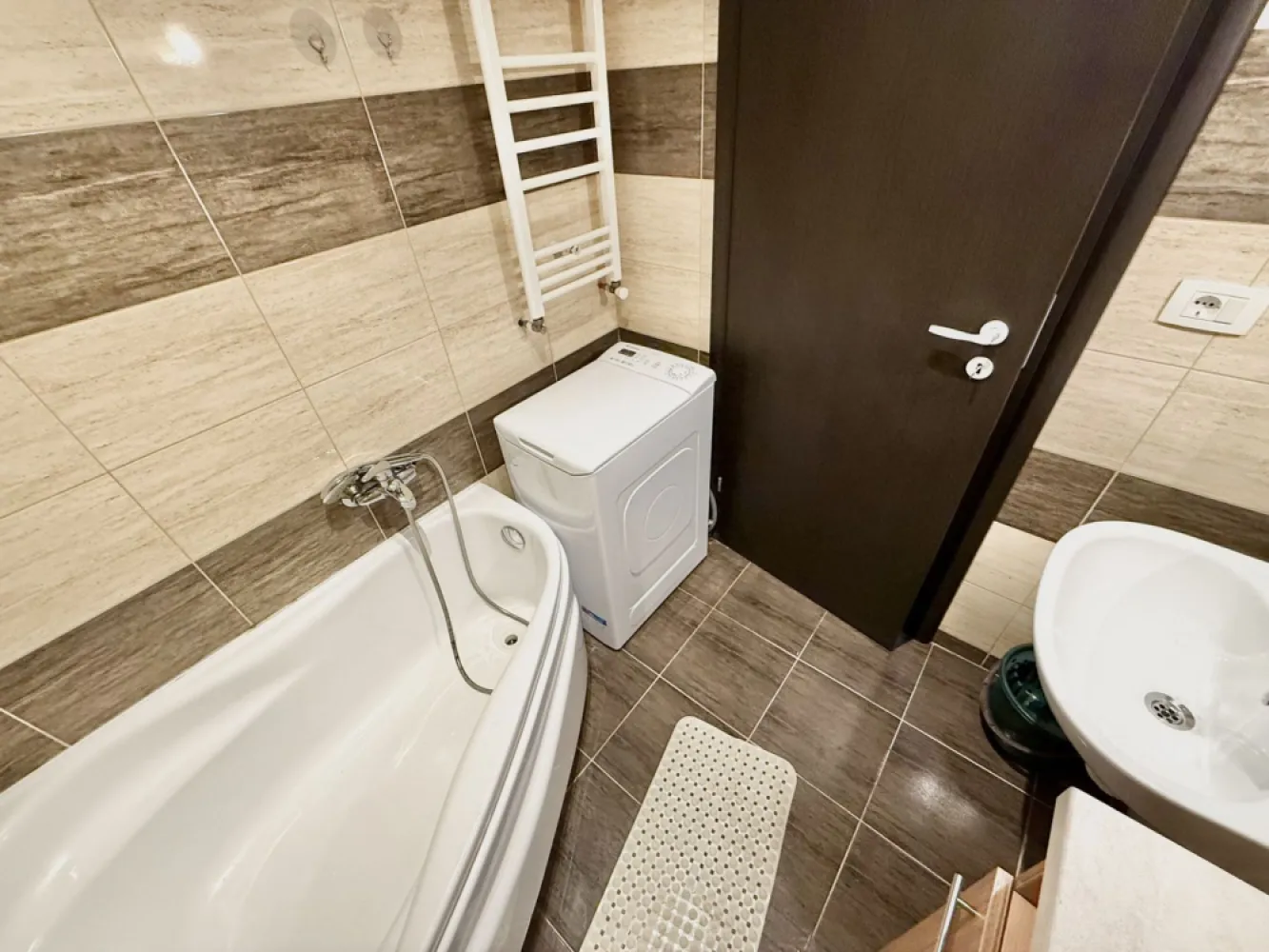 Ap 2 camere modern mobilat Militari Residence comision 50%