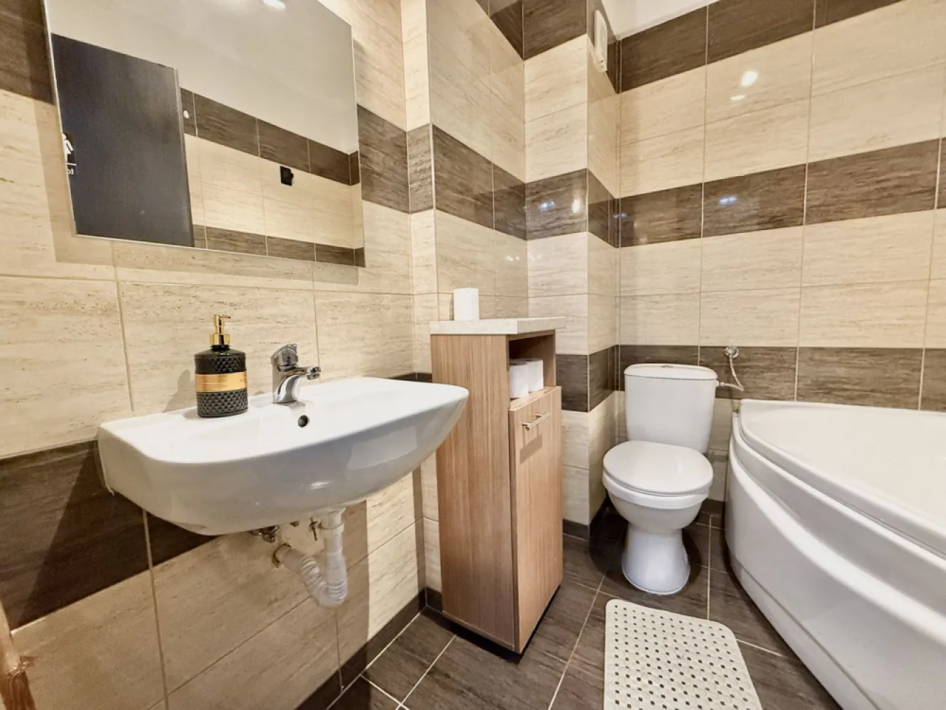 Ap 2 camere modern mobilat Militari Residence comision 50%