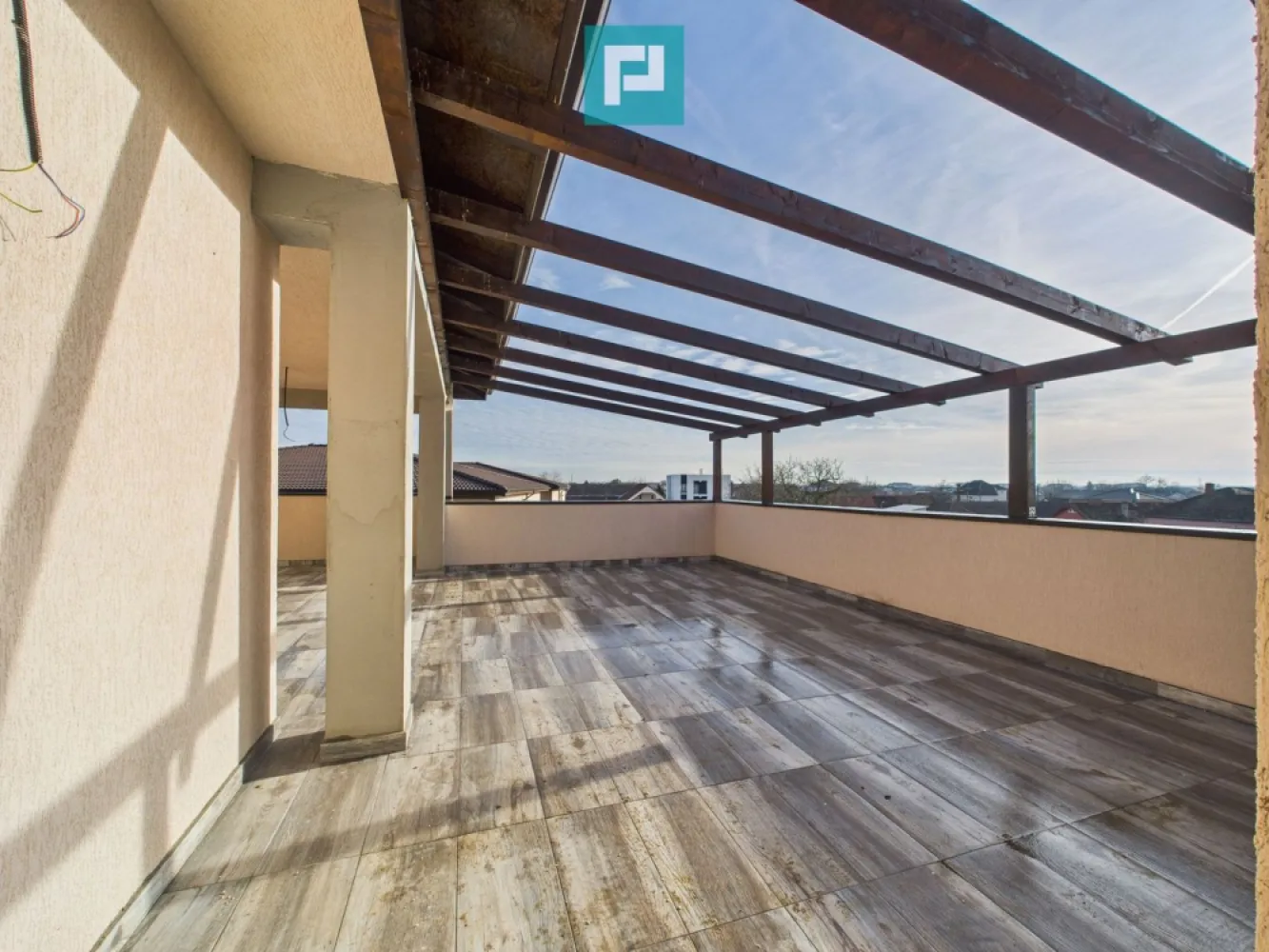 Penthouse cu terasă generoasă, în inima Chișodei