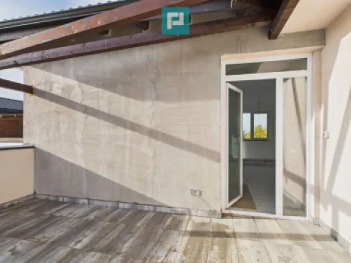 Penthouse cu terasă generoasă, în inima Chișodei