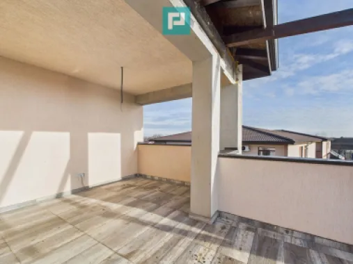 Penthouse cu terasă generoasă, în inima Chișodei