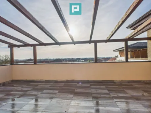 Penthouse cu terasă generoasă, în inima Chișodei