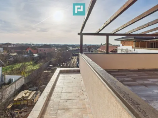 Penthouse cu terasă generoasă, în inima Chișodei