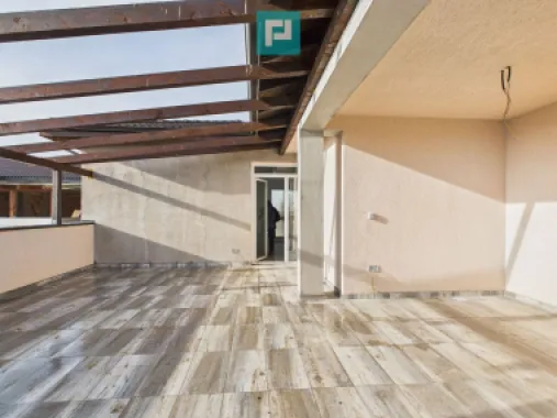 Penthouse cu terasă generoasă, în inima Chișodei