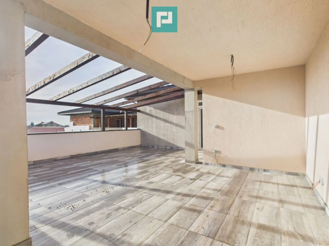 Penthouse cu terasă generoasă, în inima Chișodei