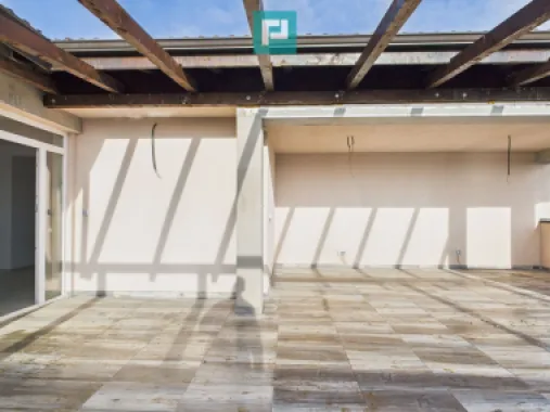 Penthouse cu terasă generoasă, în inima Chișodei