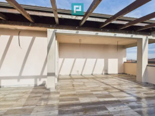 Penthouse cu terasă generoasă, în inima Chișodei