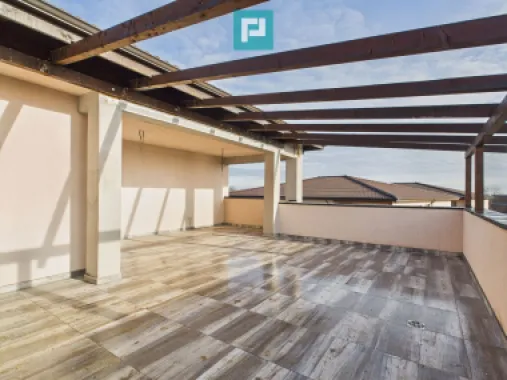 Penthouse cu terasă generoasă, în inima Chișodei