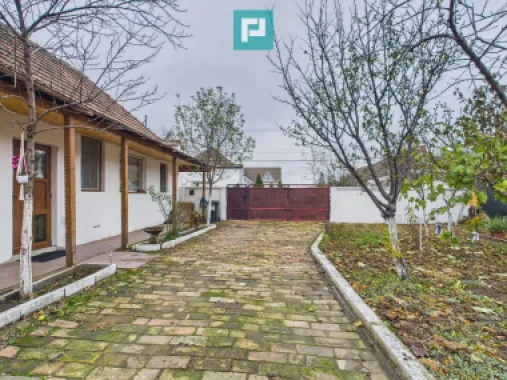 Casă complet renovată în Orțișoara.