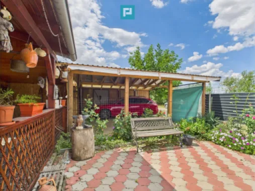 Casă spațioasă cu grădină în Topolovățu Mare