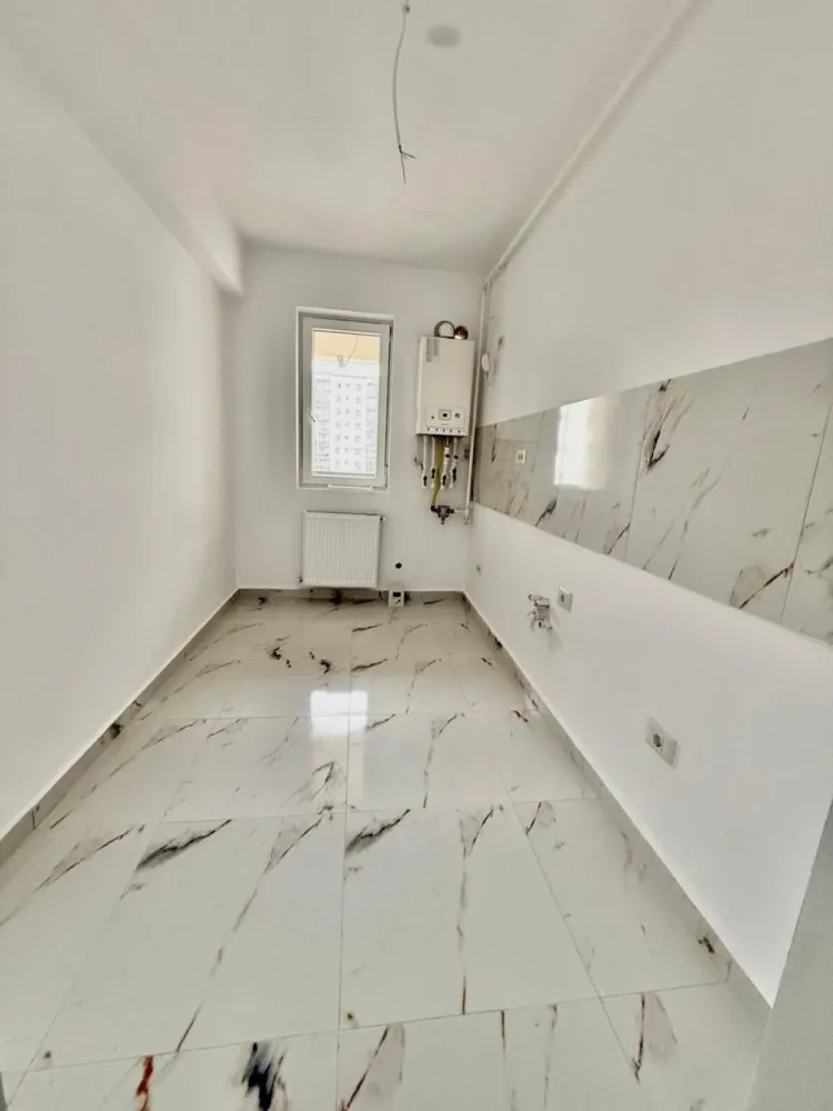 Garsoniera cartier Militari Residence- mutare imediata!! - TVA INCLUS !! Vă prezentăm o garsonieră deosebită, situată în cartierul Militari Residence, într-un bloc modern cu regim de înălțime P+6, poziționat strategic pentru a vă oferi confort și accesibilitate. Detalii proprietate: - Tip: Garsonieră - Etaj: 1 - Finalizata - mutare imediata !! - Locație: Militari Residence Avantaje: - Bloc nou, construit cu materiale de calitate, garantând un standard ridicat de confort. - Poziție excelentă, în imediata apropiere a mijloacelor de transport în comun, pentru o deplasare facilă către orice zonă a orașului. - Acces rapid la instituții educaționale (școli publice), centre comerciale, supermarketuri și mall-uri. - Zonă liniștită, ideală pentru locuit sau investiție. Acum este momentul să achiziționați locuința visurilor dumneavoastră! Contactați-ne pentru mai multe detalii și programarea unei vizionări. }}