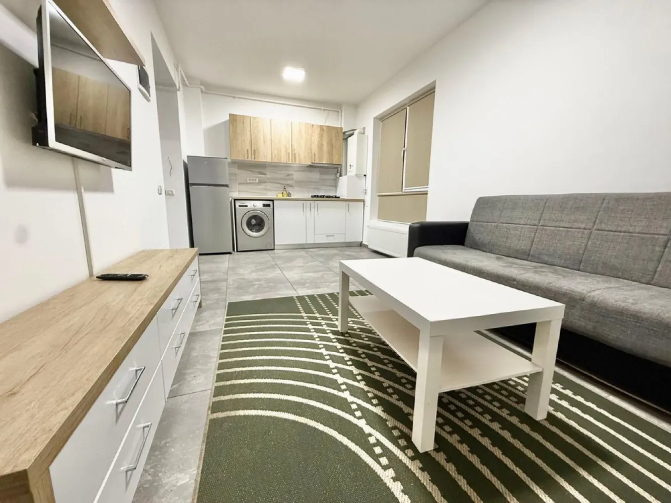 Ap 2 camere modern mobilat Militari Residence comision 50% - AGENTIE IMOBILIARA - COMISION 50% Oferim spre închiriere un apartament cu 2 camere, situat în cartierul Militari Residence, strada Soarelui nr. 42 Detalii despre proprietate: - Suprafață: Generos compartimentată, oferind spațiu și confort. - Mobilare și utilare**: Apartamentul este complet mobilat și utilat, amenajat cu gust, gata pentru a vă oferi confortul unui cămin modern. Facilități și beneficii: Complexul oferă acces rapid la mijloace de transport, supermarketuri, restaurante, săli de fitness și alte puncte de interes. Zona este bine conectată, liniștită și ideală pentru locuit. Contact: Pentru mai multe detalii sau programarea unei vizionări, vă rugăm să ne contactați la numarul de telefon din anunt. Mută-te într-un apartament care îmbină stilul modern cu funcționalitatea, în cartierul Militari Residence! }}