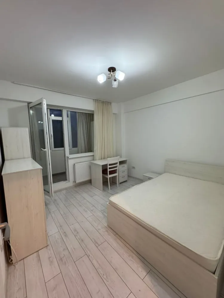 Ap 2 cam Militari Residence cu parcare inclusa - Se oferă spre închiriere apartament cu 2 camere, mobilat și utilat situat pe Strada Tineretului Nr. 58. Apartamentul are o suprafață de 55 mp, este decomandat și beneficiază de mobilier și electrocasnice de calitate . Compartimentarea este ideală pentru confort și funcționalitate. Dotări și beneficii: Loc de parcare Mobilat și utilat complet 1 aparat de aer condiționat Bucătărie complet echipată Baie + spații de depozitare Acces rapid către centre comerciale, transport public și principalele puncte de interes din zona Militari. 📍 Localizare: Strada Tineretului Nr. 58 📅 Disponibil imediat Comision 50% Pentru mai multe detalii sau programarea unei vizionări, vă stau la dispoziție. }}