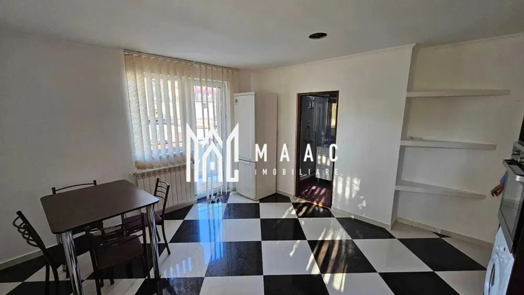 Apartament 2 camere | 55 MPU | 2 Balcoane | Zona Terezian - MAAC Imobiliare vă propune spre închiriere un apartament cu 2 camere decomandate, situat în zona Terezian, într-o zonă cu acces facil către mijloace de transport, magazine și alte puncte de interes. Apartamentul este compus din două camere decomandate, bucătărie separată, baie și două balcoane, oferind un spațiu bine compartimentat și luminos, ideal pentru locuire confortabilă. Nu se acceptă animale de companie. Se percepe garanție în cuantumul unei chirii. Preț chirie: 420 euro/lună, ușor negociabil. Pentru mai multe detalii sau pentru a programa o vizionare, vă rugăm să ne contactați. Specificați ID-ul CP2855010. }}