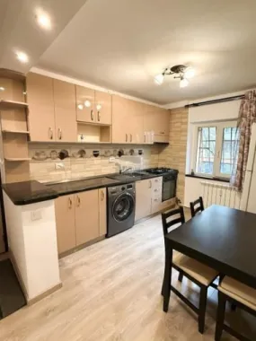 Apartament 3 camere | 64 mp | Zonă liniștită, excelent conectată