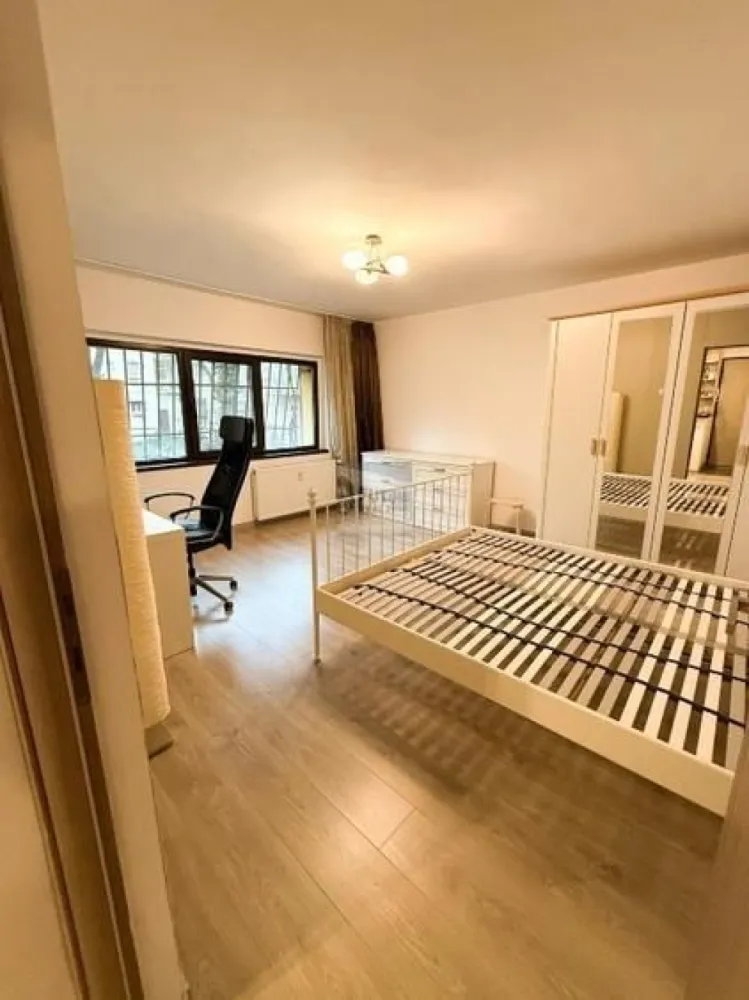 Apartament 3 camere | 64 mp | Zonă liniștită, excelent conectată
