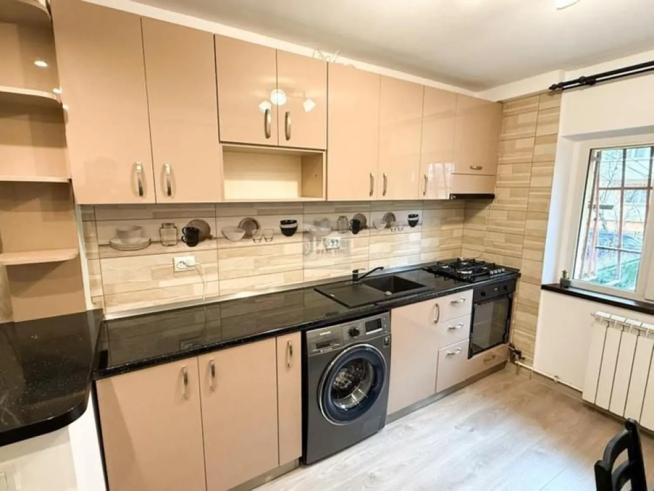 Apartament 3 camere | 64 mp | Zonă liniștită, excelent conectată