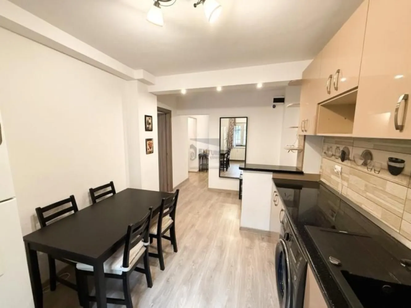 Apartament 3 camere | 64 mp | Zonă liniștită, excelent conectată