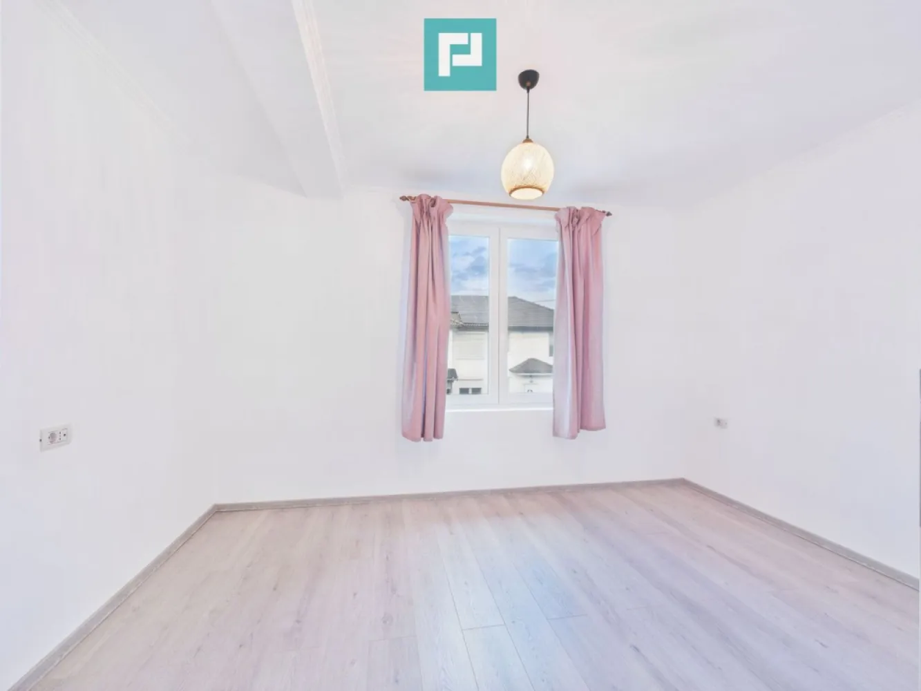 Casă cu 4 camere lângă pădure, Dumbrăvița