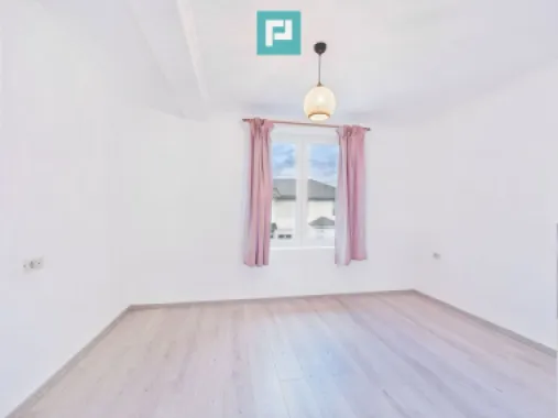 Casă cu 4 camere lângă pădure, Dumbrăvița