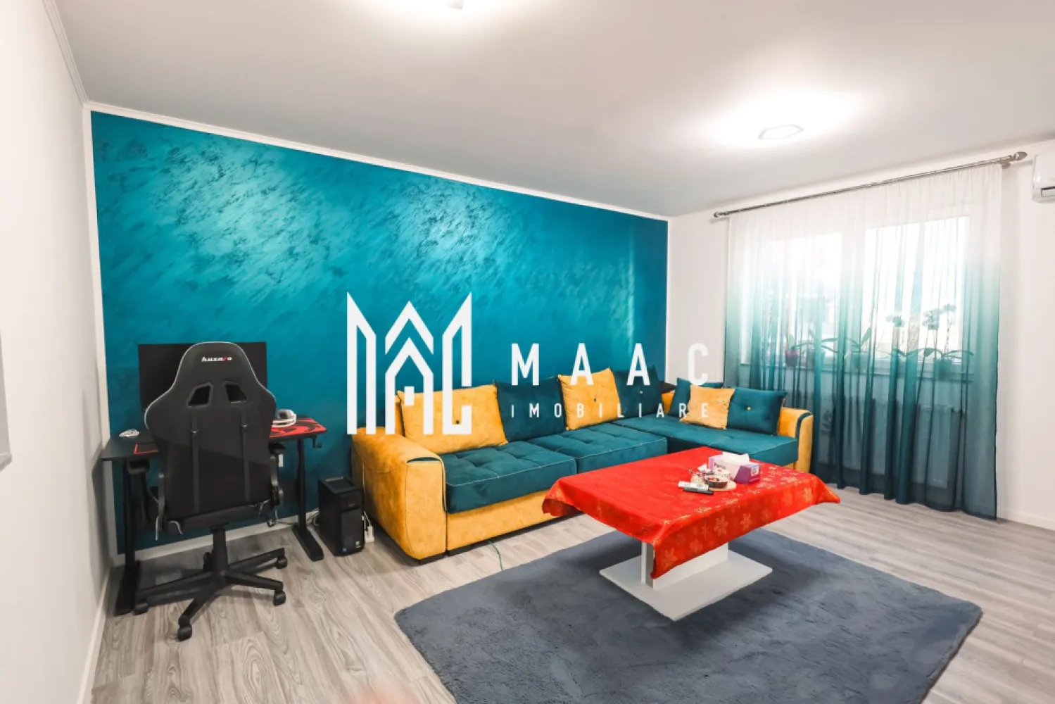 Apartament 3 camere | Etaj 1 | Decomandat | Arhitectilor - MAAC Imobiliare vă propune spre vânzare un apartament modern cu 3 camere, situat într-un imobil construit în anul 2017, amplasat în zona Cartierul Arhitecților. Imobilul are o suprafață utilă de 72 mp, la care se adaugă un balcon generos de aproximativ 12 mp, ideal pentru relaxare. Apartamentul este total decomandat, oferind intimitate și funcționalitate optimă, fiind compartimentat eficient pentru confortul întregii familii. Locuința se vinde complet mobilată și utilată, fiind gata pentru mutare imediată. Este situată la etajul 1 din 3, într-un bloc izolat termic exterior, ceea ce asigură un bun randament energetic și costuri reduse de întreținere. Un avantaj major al proprietății îl reprezintă cele două locuri de parcare înscrise în Cartea Funciară, incluse în preț. Această proprietate este ideală atât pentru locuit, cât și pentru investiție, datorită poziționării excelente și caracteristicilor premium. Pentru mai multe informații și programarea unei vizionări, vă invităm să contactați MAAC Imobiliare. ID: CP2841827. }}