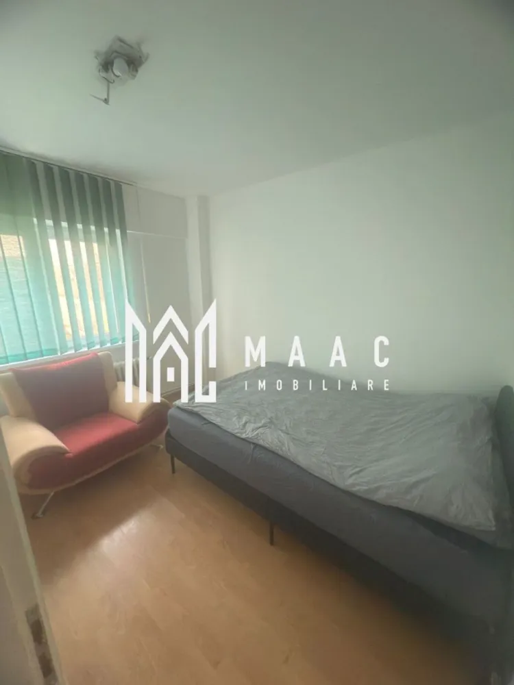 Apartament 4 camere | Etaj 1 | 2 Bai | Balcon | Zona Milea - MAAC Imobiliare vă prezintă spre vânzare un apartament cu 4 camere, decomandat, situat la etajul 1 al unui imobil cu 4 etaje, amplasat în zona OMV, Milea. Caracteristici: Apartament cu 4 camere, compartimentare decomandată. Suprafață utilă de 75 mp. Situat la etajul 1 din 4. Bloc anvelopat. Compartimentare: Hol de intrare. Living. Bucătărie separată. Trei dormitoare. Două băi, una dotată cu cadă și una cu cabină de duș. Dotări și confort: Centrală termică proprie cu calorifere. Apartamentul se vinde complet mobilat, conform fotografiilor. Spații bine organizate, potrivite pentru o familie sau pentru închiriere. Stare și predare: Apartamentul a fost zugrăvit integral în luna octombrie 2025. Se prezintă într-o stare bună, fiind pregătit pentru utilizare imediată. Situație investițională: În prezent, apartamentul este închiriat. Există posibilitatea de preluare directă cu chiriașii actuali. Ideal pentru investiție, cu randament imediat. Localizare și avantaje: Zonă excelentă, cu acces rapid la mijloace de transport în comun. În proximitate se regăsesc magazine, supermarketuri, școli, farmacii și alte facilități urbane. Pentru mai multe detalii precizati telefonic ca ati vazut anuntul cu ID: CP2917656 }}