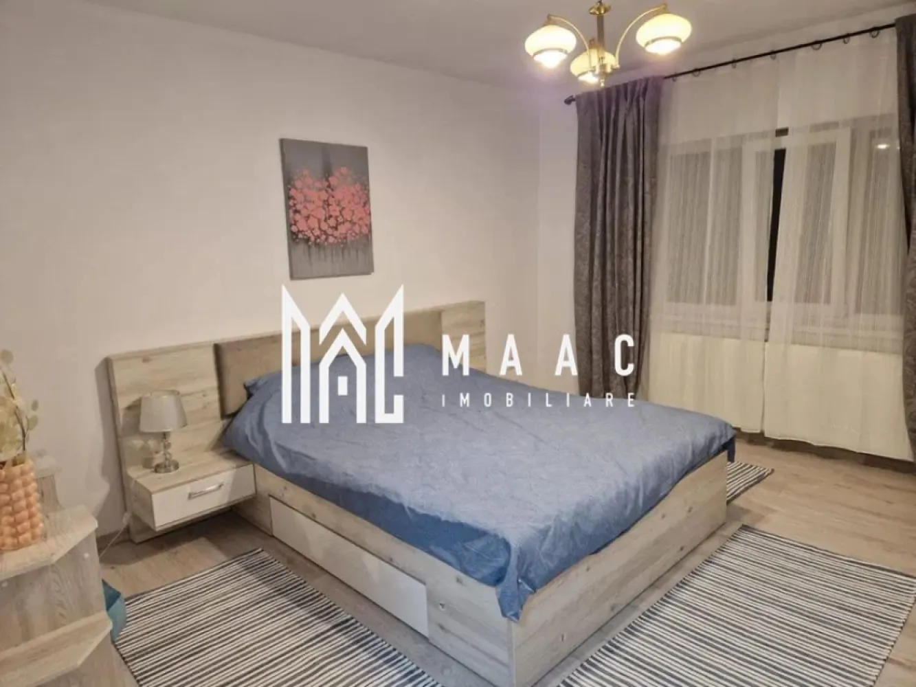 Casa 3 Camere | 74 MPU | Teren 450 Mp | Calea Poplacii - MAAC Imobiliare vă propune spre vânzare o casă primitoare și bine întreținută, situată pe un teren generos de 450 mp, ideală pentru familii care își doresc un cămin confortabil și spațios. Proprietatea beneficiază de un design practic, fiind complet mobilată, cu mobilier nou, iar bucătăria principală este în curs de amenajare pentru a satisface nevoile viitorilor proprietari. 3 camere spațioase, cu lumină naturală din belșug, mobilate modern. O baie dotată cu toate utilitățile necesare. Bucătărie la demisol, în curs de amenajare, plus o bucătărie mică, complet funcțională. Cămară pentru depozitare eficientă. Spații exterioare: Livadă îngrijită, perfectă pentru relaxare în aer liber. Teren de sport, ideal pentru activități recreative. Acces auto și curte spațioasă. Mobilier nou, gata pentru utilizare imediată. Curtea oferă posibilitatea de a petrece timp de calitate în aer liber, fie în livadă, fie în zona amenajată pentru sport. Detalii suplimentare: Proprietatea este localizată într-o zonă liniștită, cu acces facil la facilități și puncte de interes. Bucătăria principală este pregătită pentru finalizarea amenajării după preferințele noilor proprietari. Pentru mai multe detalii precizati telefonic ca ati vazut anuntul cu ID : CP2926550 }}