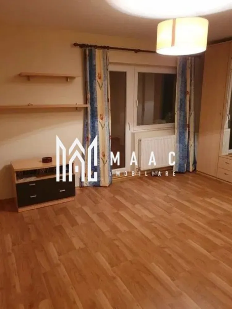 Apartament 2 camere | 2 Balcoane | Decomandat | Valea Aurie - MAAC Imobiliare vă prezintă un apartament cu două camere decomandate, situat în zona Valea Aurie. Caracteristici: Apartament cu 2 camere decomandate Suprafață utilă: 54 mp Două balcoane închise Situat la etajul 4 al unui imobil izolat termic Bloc acoperit cu țiglă, fără mansardă Încălzire prin calorifere, cu centrală termică proprie Compartimentare: Hol de intrare Bucătărie separată, spațioasă Living cu acces pe balcon Dormitor Baie dotată cu cadă și geam pentru aerisire Hol despartitor ce asigură o bună delimitare a spațiilor Dotări și finisaje: Ferestre cu geam termopan și tâmplărie PVC Ușă metalică la intrare Parchet, gresie și faianță Calorifere în toate încăperile Centrala termică proprie Avantaje: Zonă liniștită și verde Acces rapid către școli, magazine Lidl și Profi, mijloace de transport și alte facilități Pentru mai multe detalii precizati telefonic ca ati vazut anuntul cu ID: CP2854930 }}