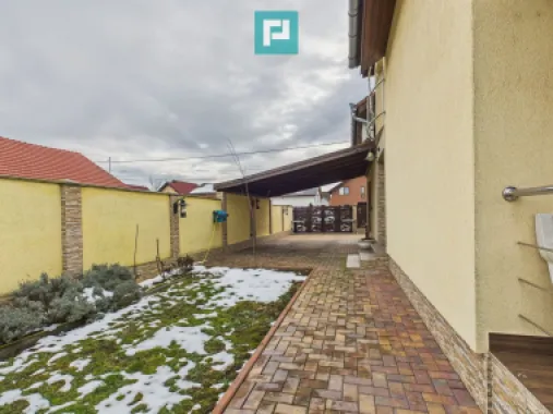 Vilă elegantă cu etaj în Zădăreni