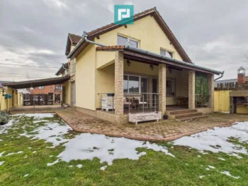 Vilă elegantă cu etaj în Zădăreni