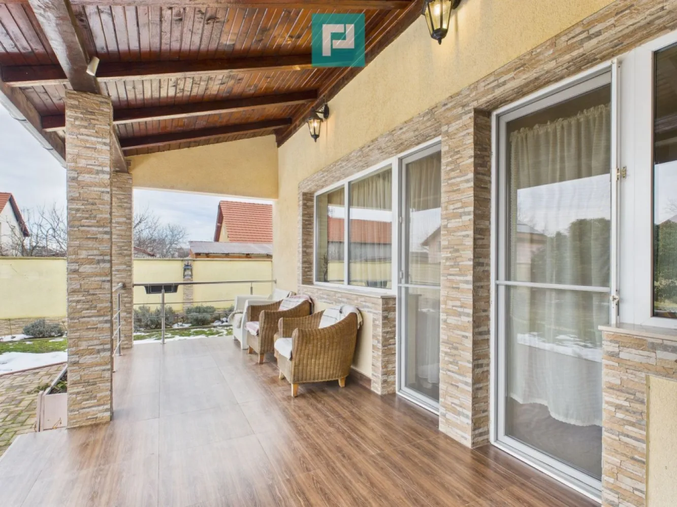 Vilă elegantă cu etaj în Zădăreni