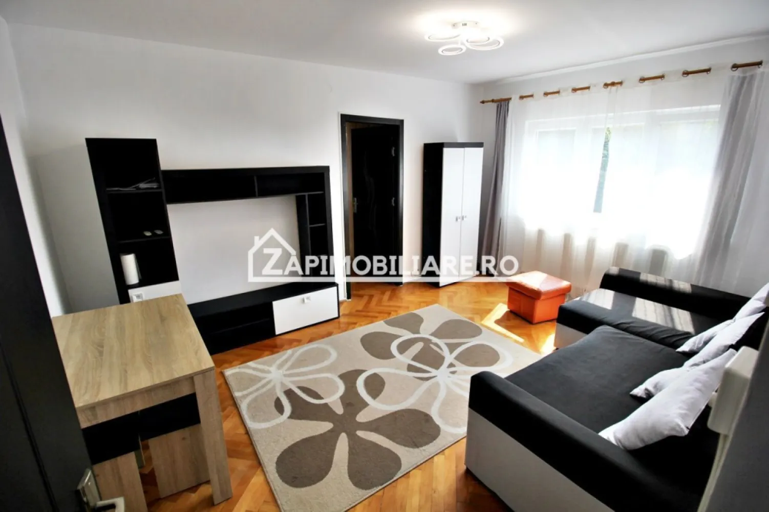 Apartament 2 camere,43 mp,et.3,mobilat si utilat,Targu Mures - Contact 0774048706 Bogdan
De vânzare apartament 2 camere semidecomanda confort1 , situat în cartierul Dambu Pietros , strada, Petru Dobra suprafață utilă de 43 mp, situat la etajul 3 din 4 oferit de Zap Imobiliare 
Detalii: 
- 1 living, 1 dormitor, 1 bucătărie, 1 baie, 1 balcon , 1 hol
- centrală termică, calorifere, geamuri termopan, ușă metalică.
- masina de spalat rufe, frigider.aragaz

Proprietatea se află într-o zonă cu un confort deosebit, datorită amplasării în imediata apropiere a tot ceea ce înseamnă viață modernă, și anume: mijloace de transport în comun, magazine, unități de învățământ de toate gradele, piață, parc, bănci, farmacii, s.a.
Locuința se vinde mobilată și utilată la prețul de 73.500 Euro negociabil. Comisionul este ZERO!
Contact 0774048706 Bogdan

Dacă vă place această ofertă - sau pentru alte informații sunați la numărul de contact din anunț! 
Compania Zap Imobiliare vă pune la dispoziție toate informațiile, actele și documentele necesare alături de asistență și consiliere permanentă până la finalizarea achiziției imobiliare. Ne dorim să îți oferim cea mai plăcută experiență, îndeplinim vise cu pereți!
