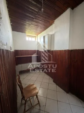 Casa de vanzare in Sandra, 5755 mp, teren, acoperis nou