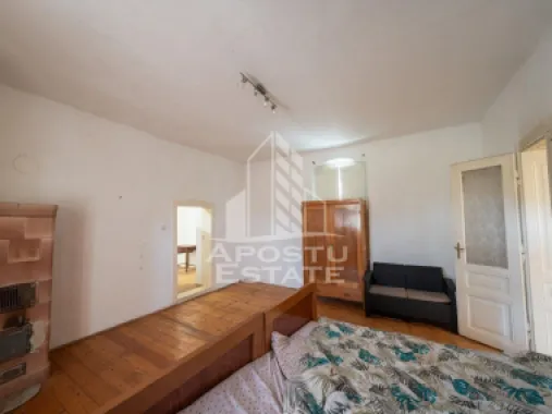 Casa de vanzare in Sandra, 5755 mp, teren, acoperis nou