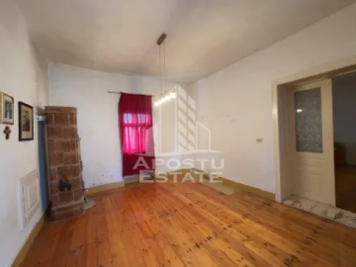 Casa de vanzare in Sandra, 5755 mp, teren, acoperis nou