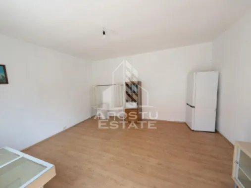 Casa de vanzare in Sandra, 5755 mp, teren, acoperis nou