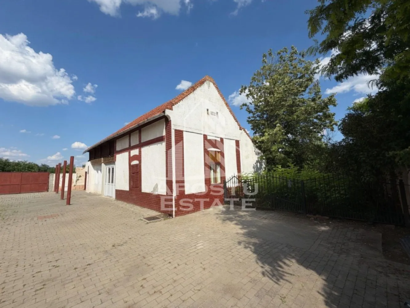 Casa de vanzare in Sandra, 5755 mp, teren, acoperis nou