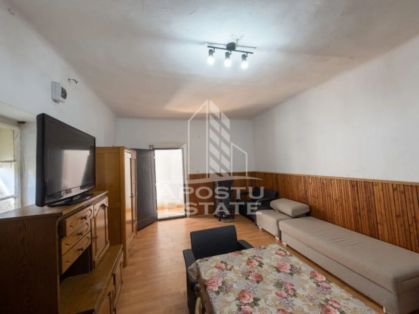 Casa de vanzare in Sandra, 5755 mp, teren, acoperis nou