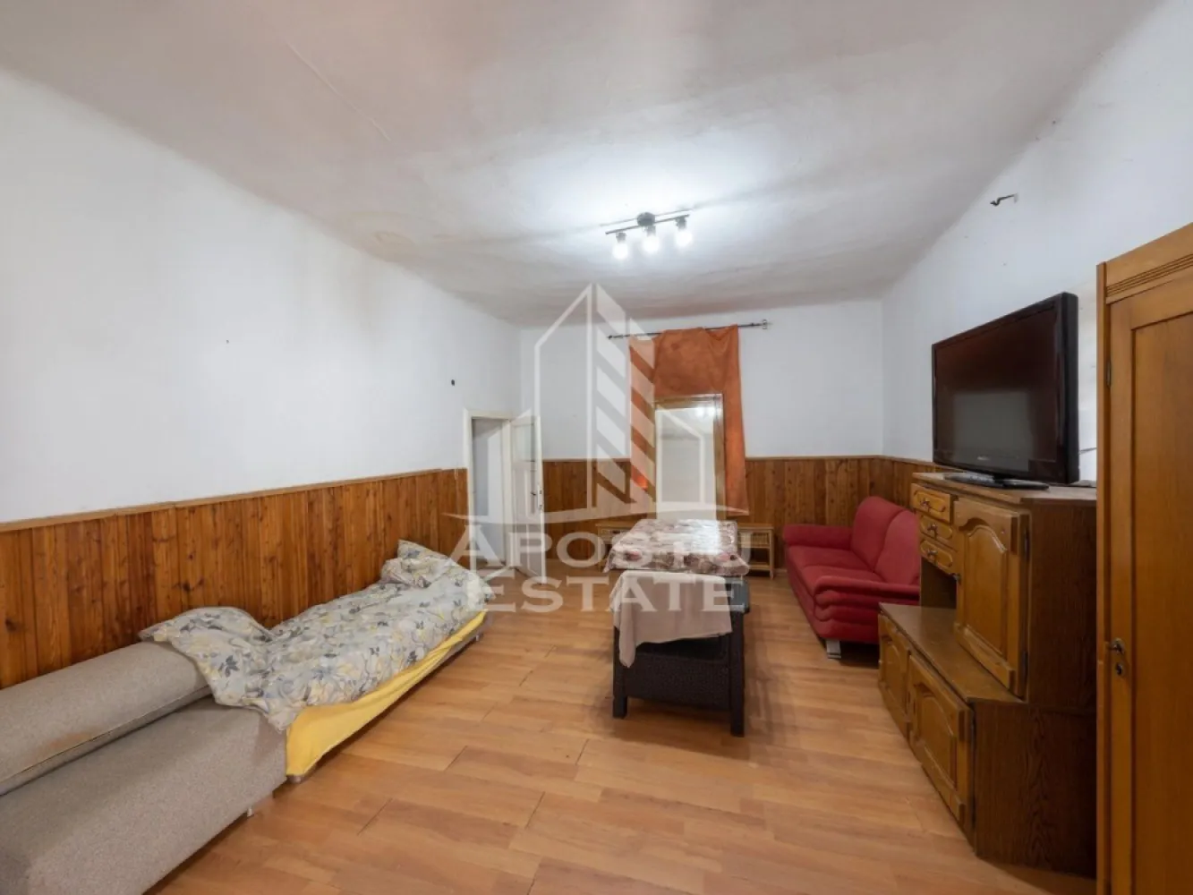 Casa de vanzare in Sandra, 5755 mp, teren, acoperis nou