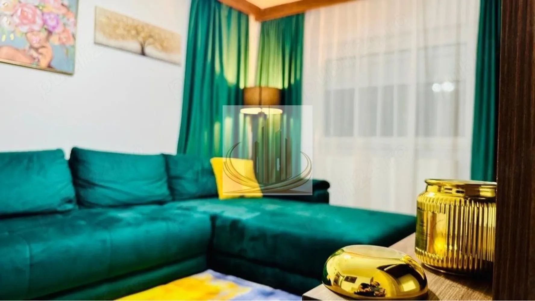 🏡 Apartament Lipovei 2 camere - 🏡Grand Mobili vă propune spre închiriere un apartament modern cu 2 camere, decomandat, situat într-o zonă apreciată din Calea Lipovei. Locuința este amplasată la etajul 3 și are o suprafață utilă de 55 mp, fiind ideală pentru un cuplu, o persoană sau o familie.

Apartamentul este complet mobilat și utilat, oferind tot confortul necesar pentru mutare imediată. Beneficiază de centrală termică proprie, aer condiționat, rulouri la toate geamurile, ferestre cu tâmplărie de calitate și pardoseli din lemn, care creează o atmosferă caldă și primitoare. Spațiile sunt luminoase și bine compartimentate, iar dormitorul oferă un ambient relaxant datorită luminii naturale generoase.

Bucătăria este complet echipată și funcțională, iar zona de living este confortabilă și primitoare, perfectă pentru relaxare.

Poziționarea este un alt avantaj important: apartamentul se află într-o zonă liniștită, cu acces rapid către punctele de interes, la doar 3 minute de mers pe jos de Lidl și aproximativ 10 minute de Iulius Town, având în apropiere magazine, mijloace de transport, școli și alte facilități.

Dacă această proprietate corespunde cerințelor dumneavoastră, vă invităm să ne contactați pentru mai multe informații sau pentru programarea unei vizionări.