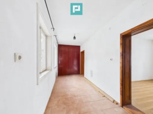 Casă modernă P+1, cu magazin, lângă orașul Sebiș