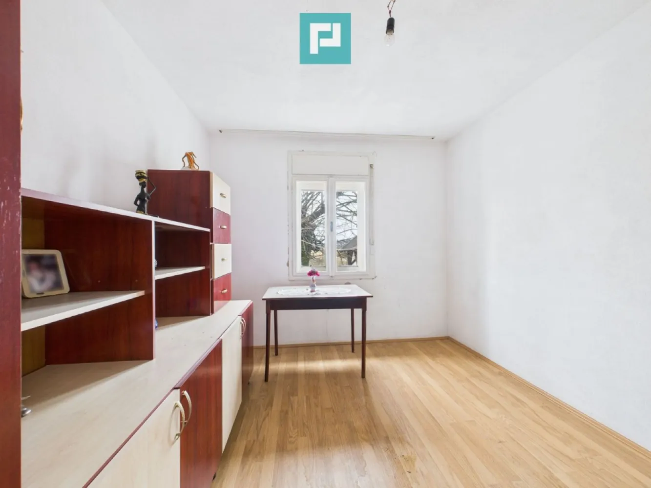 Casă modernă P+1, cu magazin, lângă orașul Sebiș