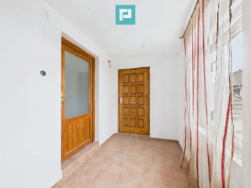 Casă modernă P+1, cu magazin, lângă orașul Sebiș