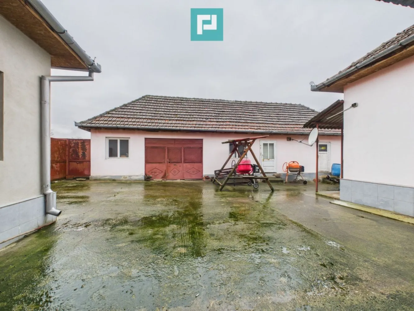 Casă modernă P+1, cu magazin, lângă orașul Sebiș